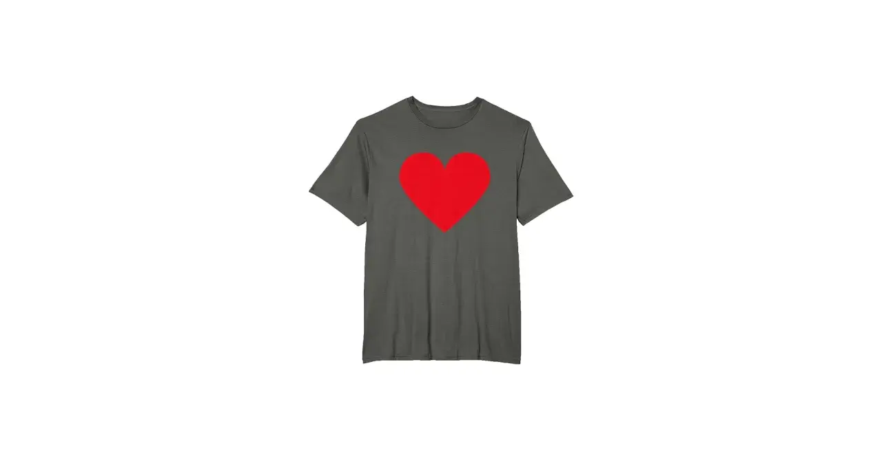 Maglietta grigia con un grande cuore rosso stampato al centro. Un capo semplice ma d'impatto.