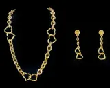Collana Moschino in oro con cuori intrecciati e orecchini pendenti coordinati.