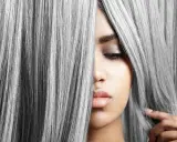 Capelli grigi e biondi, un trucco per capelli sale e pepe che dona un look audace e moderno.