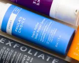 Siero viso Paula's Choice: la niacinamide e la vitamina C si possono usare insieme per una pelle luminosa e compatta.
