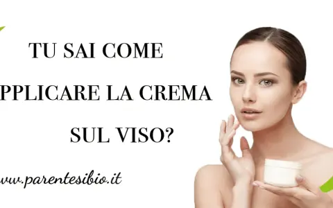 Donna con crema viso in mano, testo: "TU SAI COME APPLICARE LA CREMA SUL VISO?". Scopri il modo corretto.