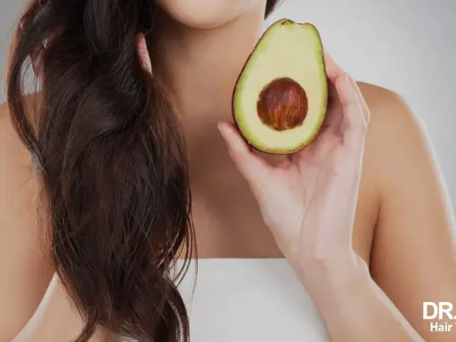 Scopri i benefici dell'avocado per capelli sani e luminosi. Un frutto ricco di nutrienti per la tua chioma.