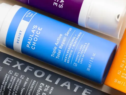 Siero viso Paula's Choice: la niacinamide e la vitamina C si possono usare insieme per una pelle luminosa e compatta.