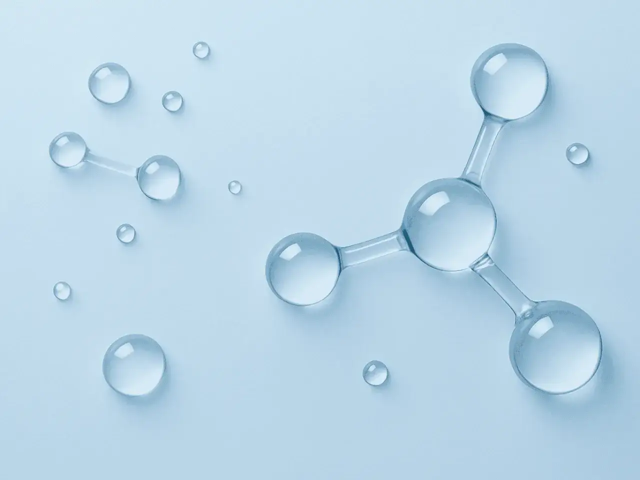 Gocce d'acqua e una molecola stilizzata, che simboleggiano gli effetti dell'acido ialuronico sulla pelle: idratazione e rimpolpamento.
