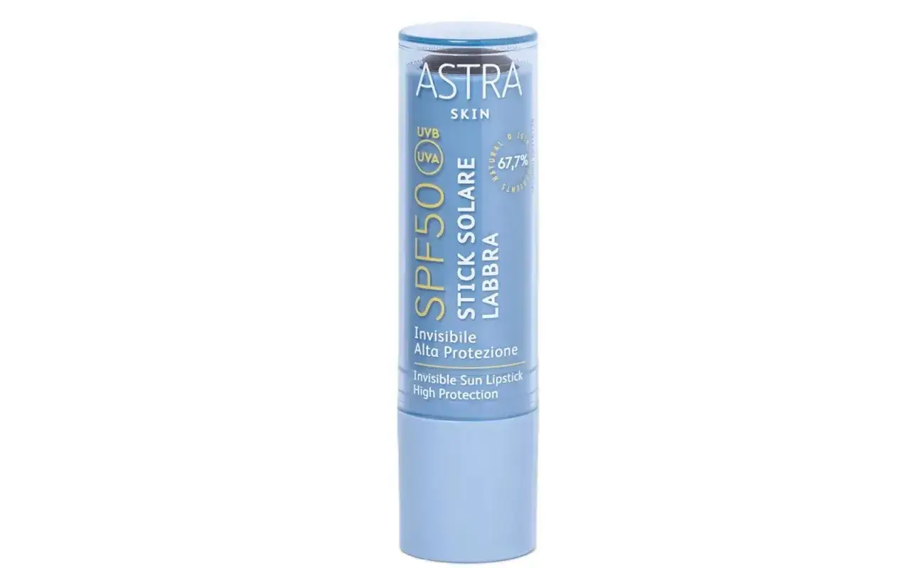 Stick solare labbra SPF50 Astra. Protegge dal sole, così le labbra si abbronzano in modo sicuro.
